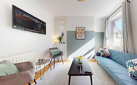 2Br Cardiff City Home With Garden Self Check In